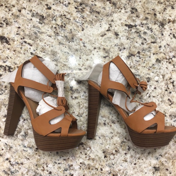 Platform lace up heels - Picture 4 of 4